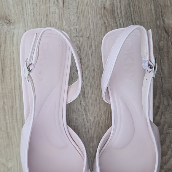 DKNY Pointed Toe Kitten Heel Slingback In Light Pink / New With Box - Picture 4 of 6